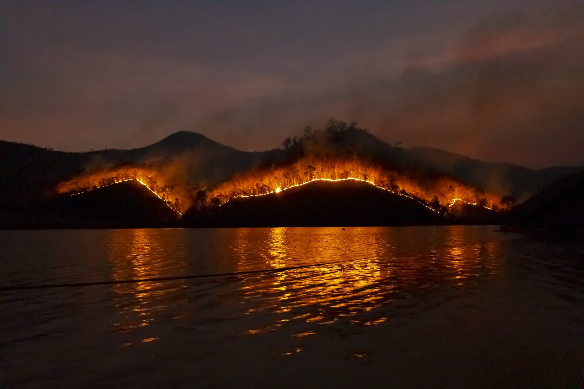 【夢占い】火事の夢が暗示するものとは？